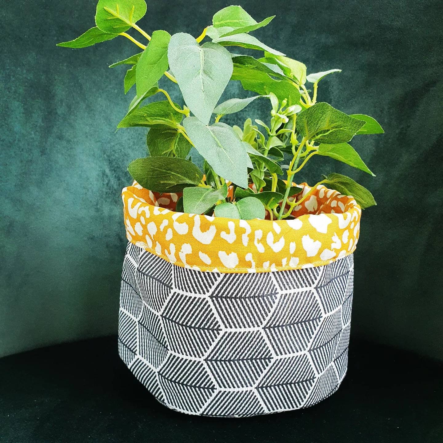 Cache-Pot Fleurs Noir Blanc Motif Géométrique et Doublure Polyester Jaune Moutarde Imprimé Animal Sa