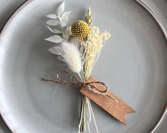 Dried Flower Wedding Favours | Table Place Name Accessory | Mini Bouquet | Gift Tag