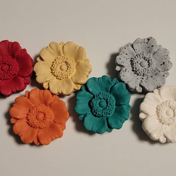 Flower Magnets - Clay magnets - Poppy Flower- Large Refrigerator Magnets - Individual or sets - Gifts - Favors