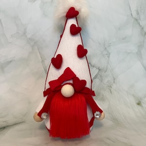 Valentine&#39;s Day Gnome