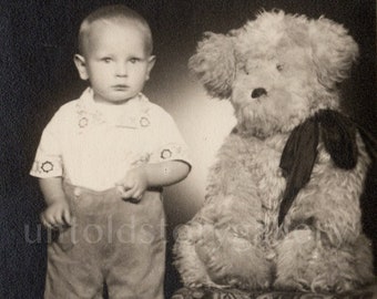 Bambino con un orsacchiotto, Foto vintage