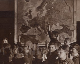 Geography class, 1920s, Vintage photo