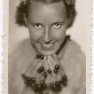 Cherry lady, Vintage photo