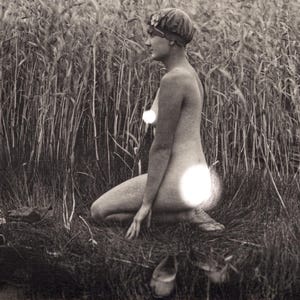 Mujer desnuda junto al río, década de 1930, fotografía artística antigua, fotógrafo anónimo