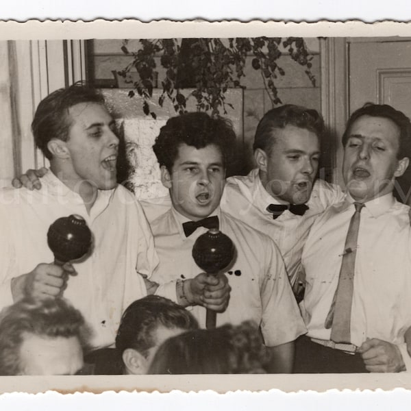 Singing men, Found photo