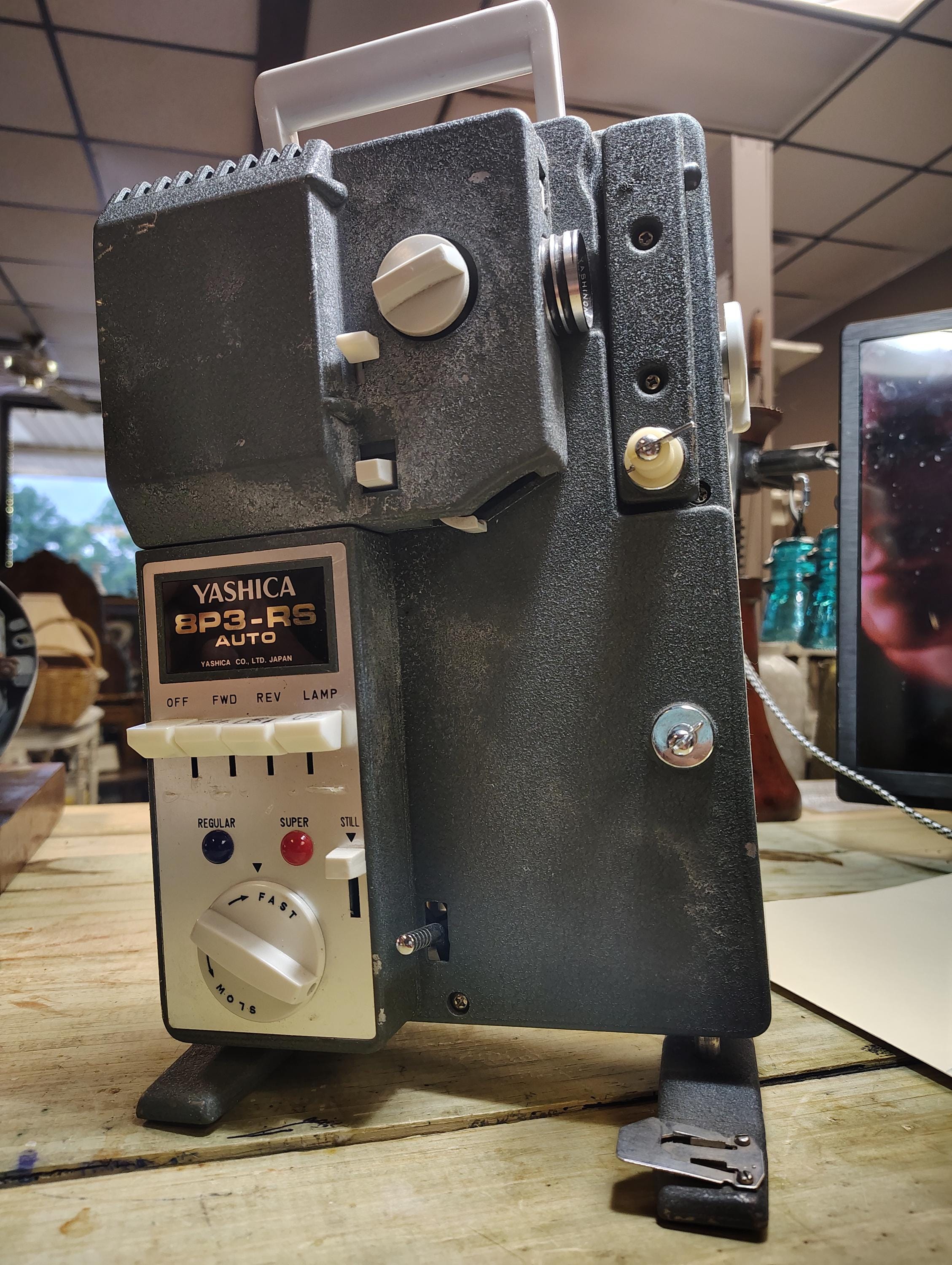 ヴィンテージ ヤシカ 8mm映写機：ミッドセンチュリーの映画