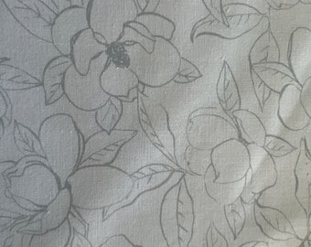 Magnolia in grey