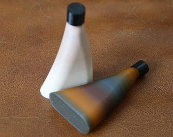 Icelandic Snuff Horn: Traditional Neftobak Accessory