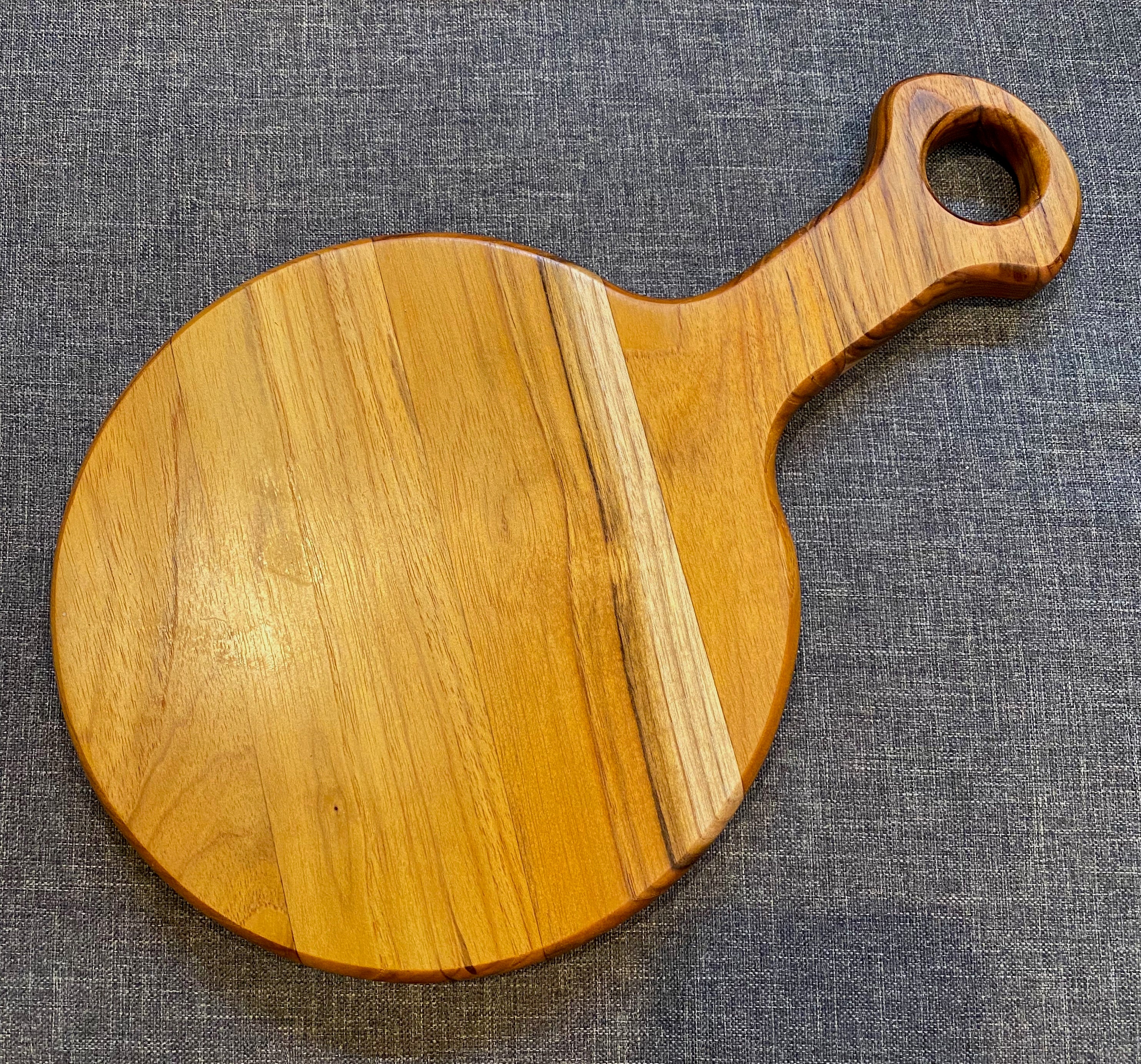 Round Cutting Board with Handle