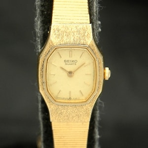 1980s SEIKO Quartz Ladies Vintage WATCH 2P20-5H39 1C30 17mm GOLD Textured Wristwatch Japan New Battery