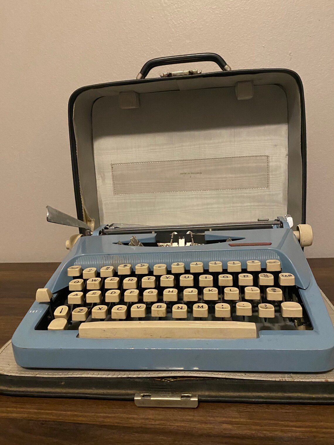 Vintage 1960s Royal Portable Typewriter With Case Etsy