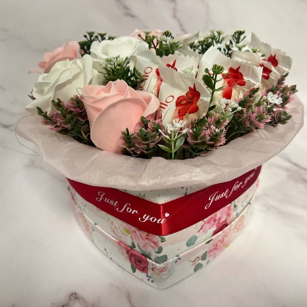 Blumenstrauß mit Pralinen, Muttertag Geschenk, Geschenk zu Muttertag, Seifenblumen