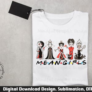 Puede incluir: Camiseta blanca con un gr&aacute;fico de villanas de Disney vestidas como los personajes de la pel&iacute;cula Mean Girls. El texto "MEAN GIRLS" est&aacute; impreso debajo de los personajes.