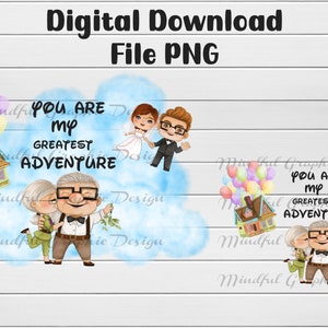 Puede incluir: Una descarga digital de dos imágenes con personajes de la película animada Up. La primera imagen muestra una pareja tomándose de la mano con una casa y globos en el fondo. El texto dice "Tú eres mi mayor aventura". La segunda imagen muestra una pareja abrazándose con una casa y globos en el fondo. El texto dice "Tú eres mi mayor aventura".
