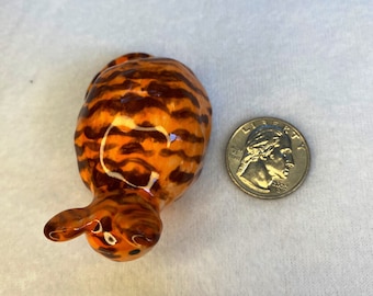 Gato naranja de cerámica