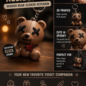 Puede incluir: Llavero Voodoo Bear marrón con ojos negros en forma de cruz y un corazón rojo. El llavero tiene un sonido de clic satisfactorio y está impreso en 3D. El texto de la imagen dice "Click it. Relieve it."