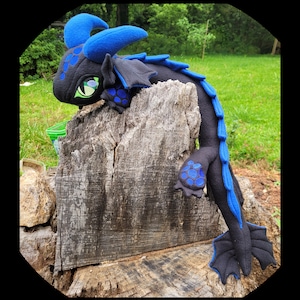 Wearable,Poseable, Dragon Renaissance fair, cosplay, costume accessory, plush neck dragon, shoulder dragon, fantasy, medieval dragon