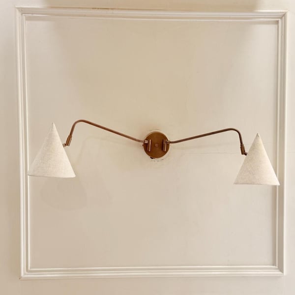 Moderne Messing Doule Arm Wanddekoration - Mitte des Jahrhunderts Handgefertigte Swing Licht mit Fabric Cone Shades