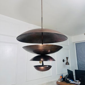 Lampadario in ottone grezzo fatto a mano: lampada da soffitto moderna di metà secolo