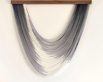 Schwarzweiße Gefärbte Faser Art Wandbehang, Wandteppich, Makramee