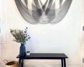 Großer schwarz-weißer Wandbehang, Boho Wandteppich, Makramee