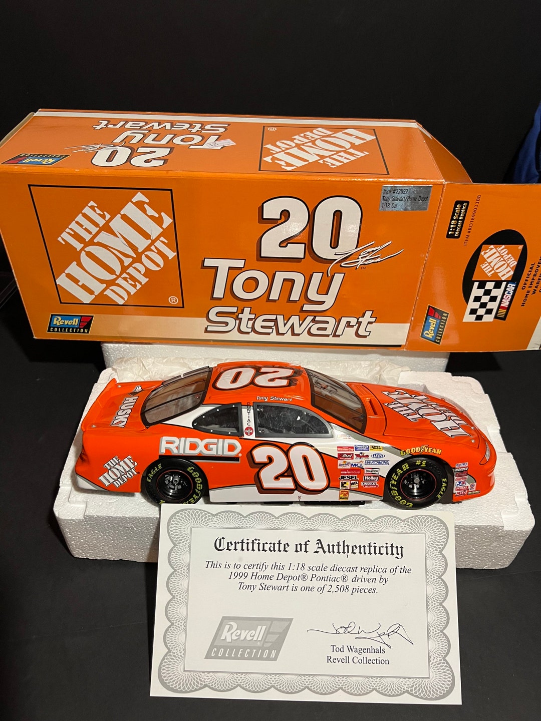 Tony Stewart #20 Home Depot 1999 Pontiac 1:18 Revell Collection