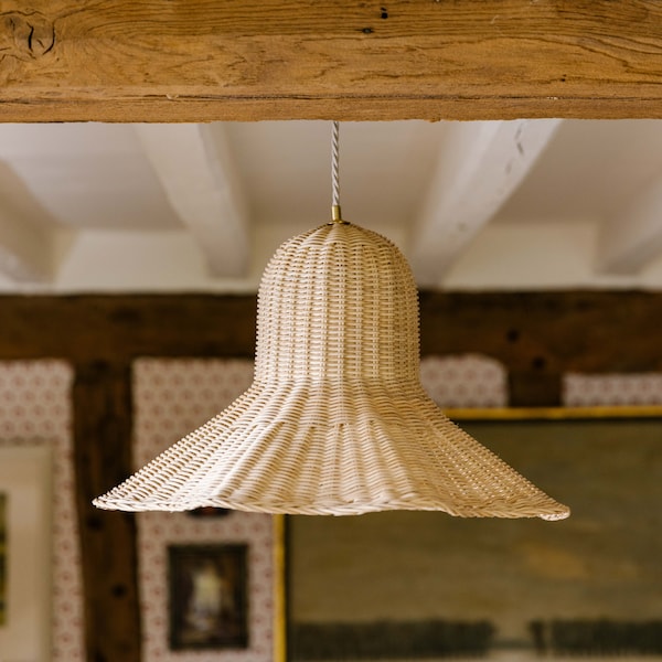 Octavia Rattan Pendant Light/Wicker Wavy Lampshade (Large)