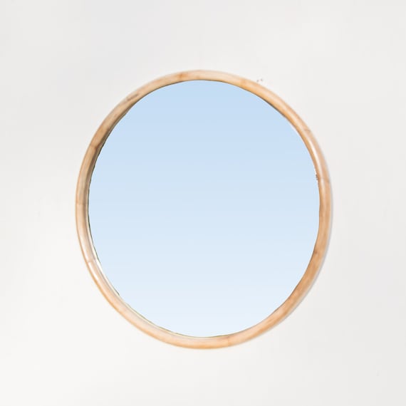 Round mirror in rattan frame