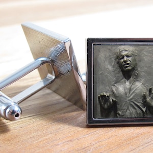Han Solo Frost i karbonit Sci Fi-inspirerade manschettknappar fyrkantiga i presentpåse filmfan present