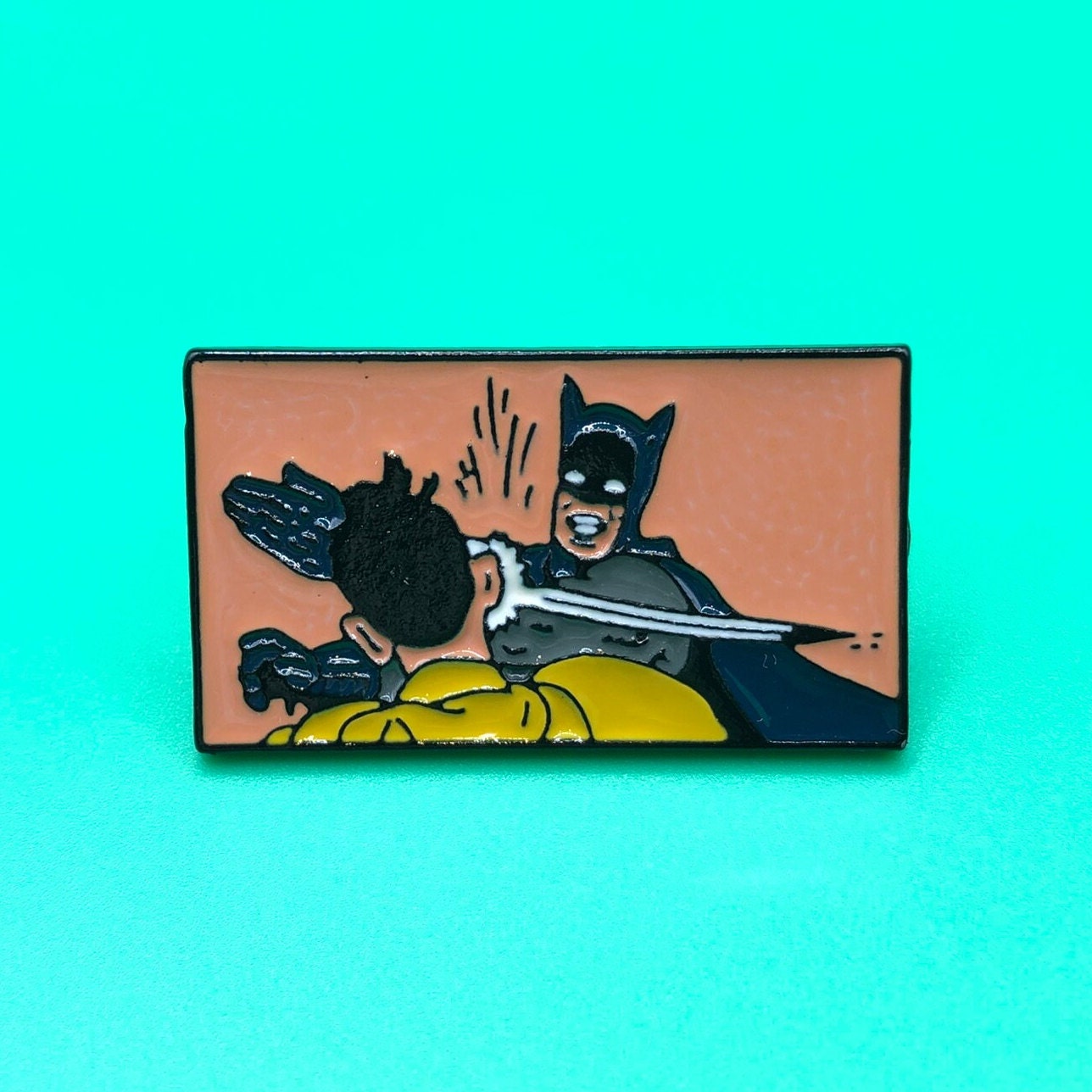Batman Slapping Robin Hard Emaille Pin Komisches Mem & Cartoon Accessoire -   Österreich