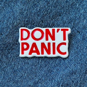 DON’T PANIC Enamel Pin – Hitchhiker’s Guide Inspired Quote Badge for Fans & Collectors