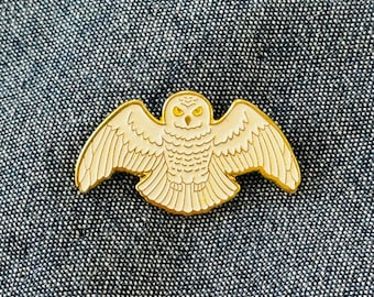 Hedwig Owl Enamel Pin: Harry Potter Wizarding World Accessory