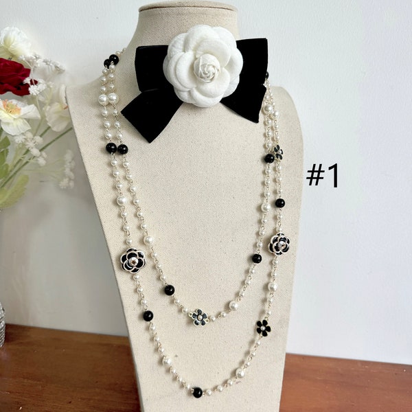 Collier de perles superposées, collier camélia multicouche, collier chaîne de fleurs roses, cadeau pour elle, idée cadeau de Noël, fait main