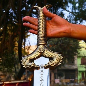 Espada Matadioses de Wonder Woman, espada de fantasía personalizada hecha a mano, regalo decorativo con soporte de pared para coleccionistas de LARP medieval, regalo de Navidad