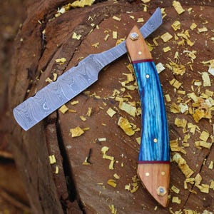 Handmade Damascus Steel Straight Razor: Personalized Barber Blade, Color Wood Handle
