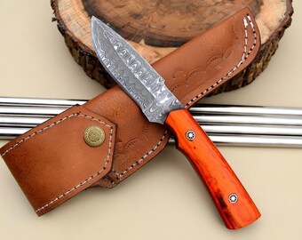 Coltello da campeggio fatto a mano in Damasco / Coltello da caccia e scuoiatore Tanto Bushcraft con manico in noce o palissandro, regalo coltello da chef + fodero in pelle