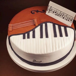 Music birthday cake,piano birthday cake