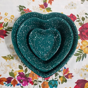 Heart Shaped Nesting Bowls, spongeware cottagecore stoneware casserole dishes