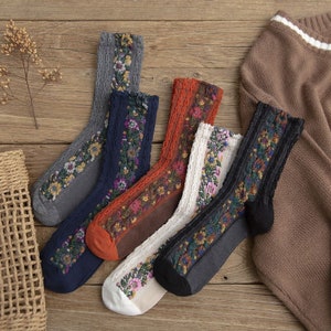 Women Socks，Cotton socks，Casual Socks，Vintage Sock，Leopard Print Sock，Personalized Socks，Multi Color Socks，Japanese Style Socks