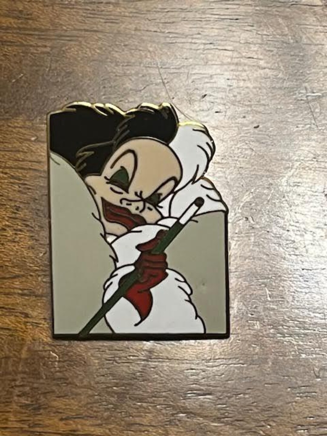 101 dalmatians cigarette holder Vintage Walt Disney 1990's 101 Dalmations Cruella De Vil Villian Pin