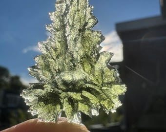 Besednice Jezkovna Moldavite: Hedgehog Texture, Lechatelierite Needle (4.71g)