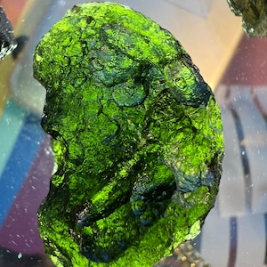 Moldavite rare color and size, deep green 23,9 grams moldavite Vrábče - kroclo with visible Lechatelierite Needle