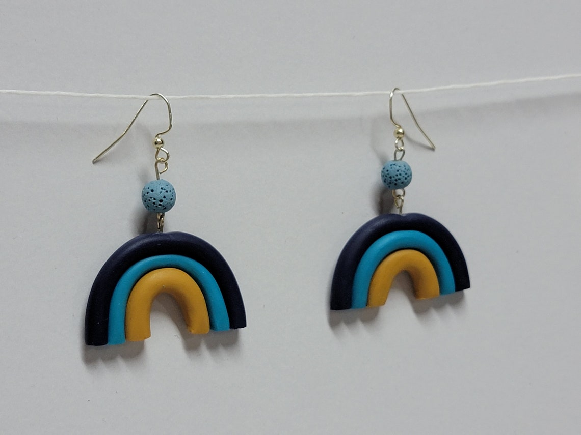 Blaue und gelbe Polymer Clay Regenbogen Ohrringe mit blauen | Etsy