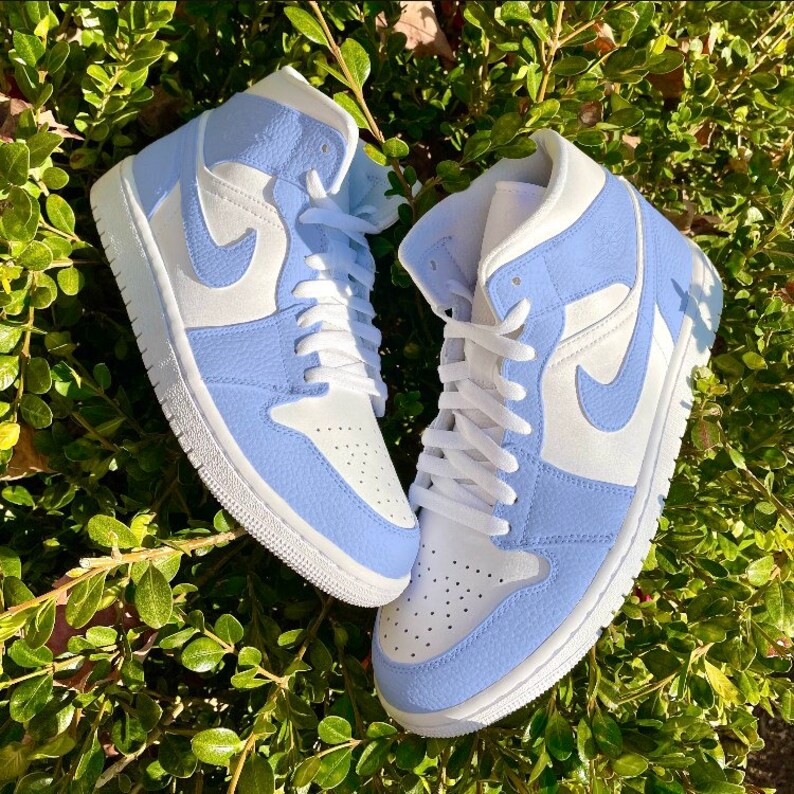 lavender jordan retro 1