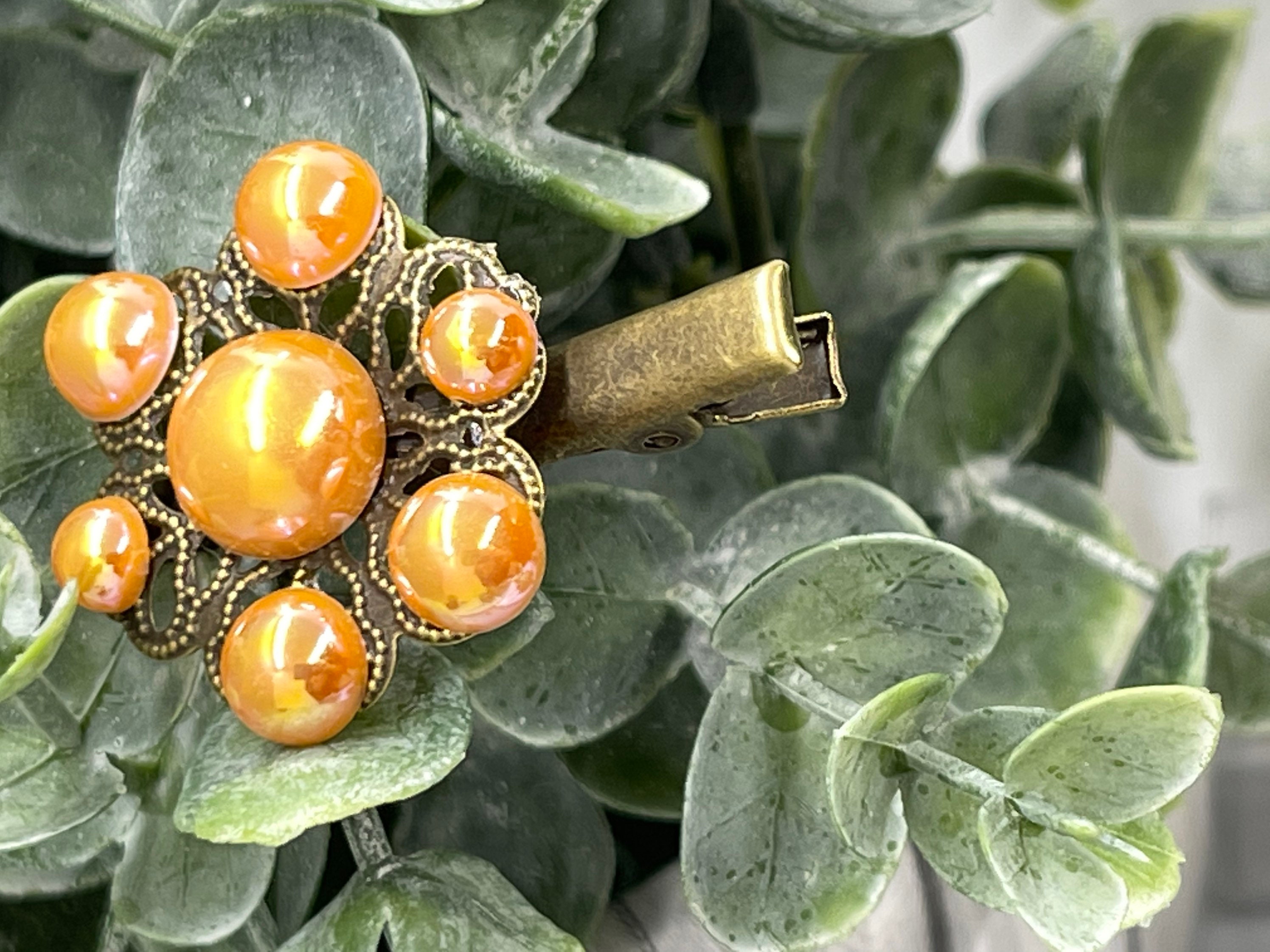 Orange Flower Hair Clip: Vintage Style Faux Pearl Alligator  display picture 3