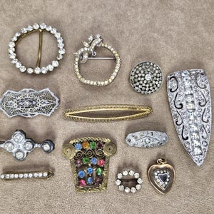 Vintage Antike Broschen Lot Handwerk Recycle Upcycle Edwardian Czech Deco Kristall Strass Schnallen Echte Vintage Paste Unterwäsche Pin