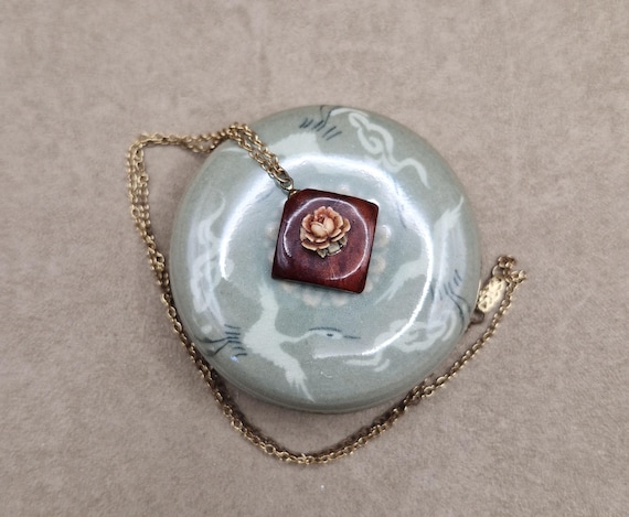Collier Vintage émaillé Années 1920 – Avec Pierre Naturelle
