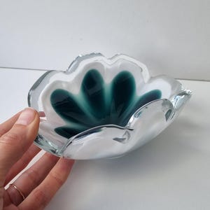 Flygsfors Coquille by Paul Kedelv 1956 Vintage glass Trinket Dish Freeform Art Made in Sweden Flygsfors green small bowl