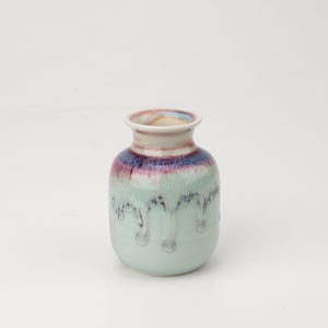 Handgjord keramisk vas: Droppande glasyrkeramik, minimalistisk inredning