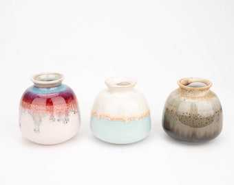 Ausgefallene handgefertigte Keramikvase in Minigröße, niedliche gedrungene dekorative Vase, Trockenblumenvase, tropfende glasierte Keramikvase, einzigartig